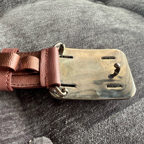 Auth. PRADA metallic dust pink leather belt with stone buckle, new without tags - Picture 9 of 13